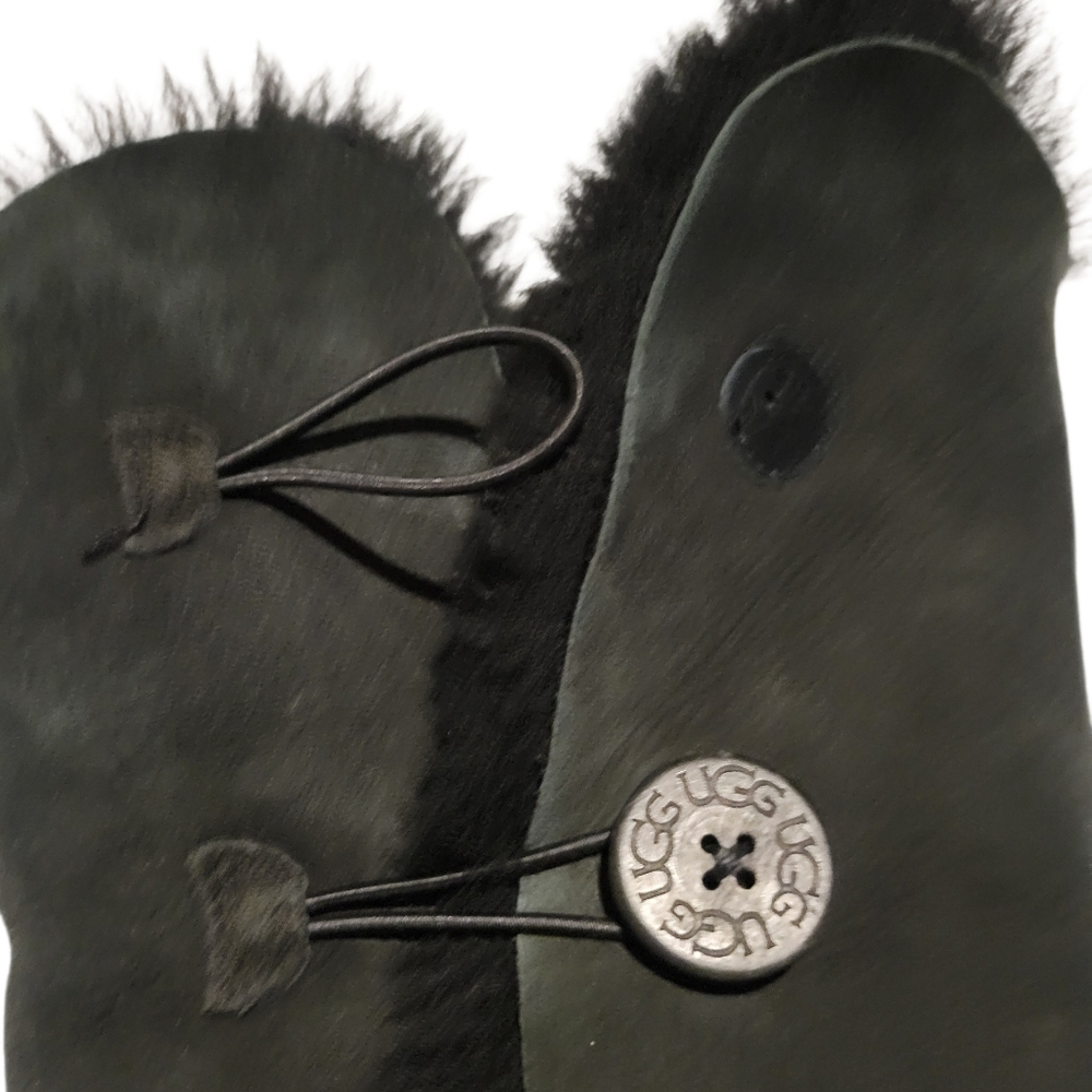 UGG BAILEY BUTTON Black Size 8 - image 3